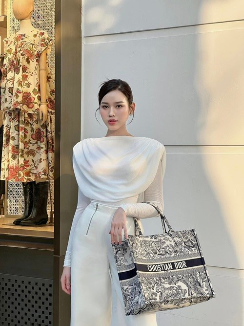 “Khi đã ở vị trí đó, tôi sẵn sàng sánh bước với những người đàn ông chưa có gì trong tay”, nàng hậu trải lòng. Ảnh: FB Đỗ Thị Hà.