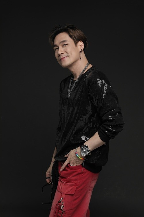 Hiện tại, Khánh Phương theo đuổi đam mê ca hát, đồng thời kinh doanh. Ảnh: FB Khánh Phương.