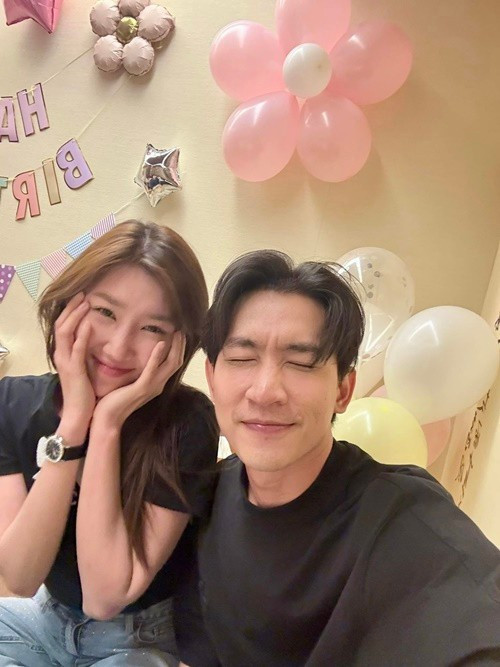 Thúy Ngân liên tục xuất hiện bên Võ Cảnh trong các bữa tiệc mừng sinh nhật vào tháng 4/2025. Ảnh: FB Thúy Ngân.