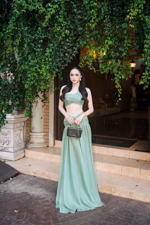 Hương Giang đang là một trong những đại diện nhận được sự quan tâm của nhiều khán giả theo dõi cuộc thi Miss Grand International All Stars 2026. Từ Thái Lan, người đẹp liên tục cập nhật loạt hình ảnh mới trong khuôn khổ cuộc thi, cho thấy phong độ nhan sắc ổn định cùng khả năng biến hóa đa dạng về phong cách.