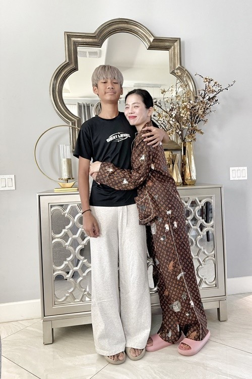 Trên trang cá nhân, nữ ca sĩ Lệ Quyên tâm sự, chỉ còn ít năm nữa, Kỳ Anh sẽ tiếp quản căn nhà 1,5 triệu USD ở Mỹ của nữ ca sĩ khi cậu nhóc học đại học. Ảnh: FB Lệ Quyên.