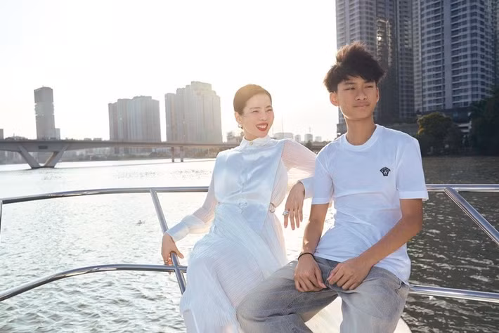 Con trai Lệ Quyên đi du lịch trong và ngoài nước từ năm 5-6 tuổi. Lệ Quyên cho biết, việc vòng quanh thế giới mỗi dịp hè là trải nghiệm quý giá mà cô dành cho con trai. Ảnh: FB Lệ Quyên.