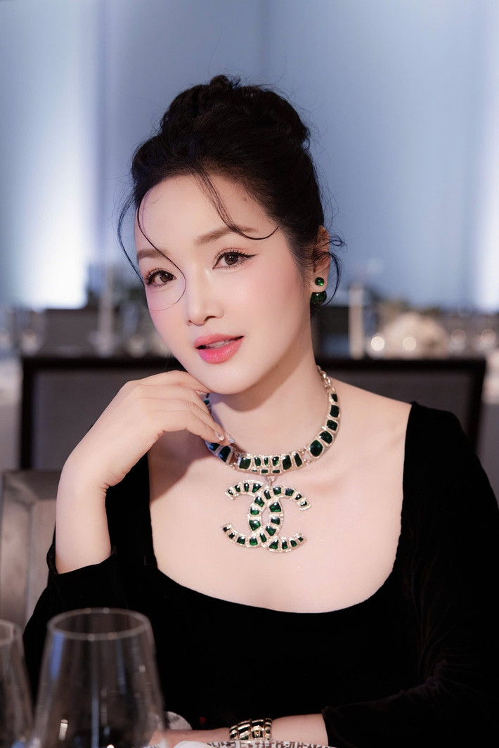 Giáng My đoạt vương miện Hoa hậu Đền Hùng 1992. Hiện tại, nữ diễn viên sinh năm 1971 được nhận xét sở hữu vẻ đẹp không tuổi.