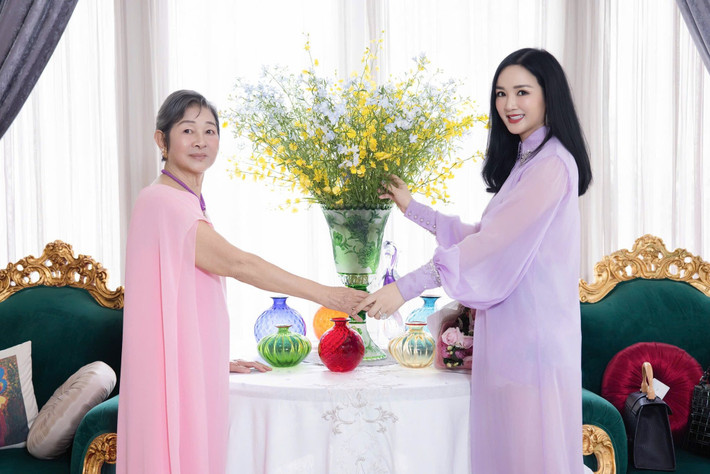 "Mẹ là người đồng hành và ủng hộ tôi trong mọi sắc thái của cuộc sống", Giáng My cho biết.