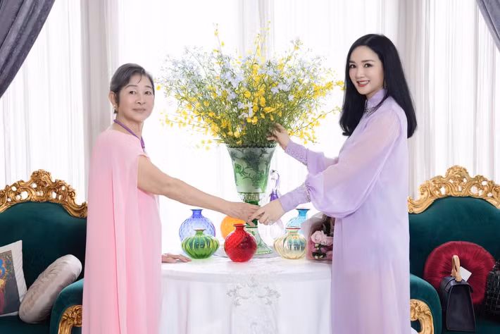 "Mẹ là người đồng hành và ủng hộ tôi trong mọi sắc thái của cuộc sống", Giáng My cho biết.