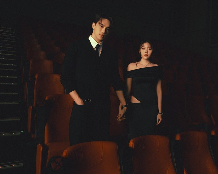 Uyển Ân chia sẻ trên VOV, cô cao 1m68 trong khi Thuận Nguyễn cao 1m88. Đạo diễn đã khéo léo xử lý bằng góc máy và thủ pháp dàn dựng, giúp hình ảnh trên màn ảnh trở nên hài hòa. Ảnh: FB Uyển Ân.