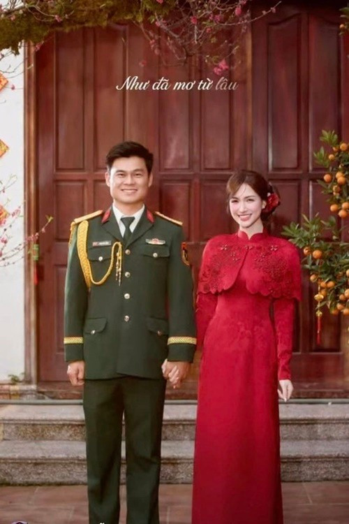 Hòa Minzy và Văn Cương bí mật hẹn hò trong vài năm qua. Sau khi công khai chuyện tình cảm vào ngày 7/3, cặp đôi nhận được sự quan tâm và yêu mến của nhiều khán giả. Ảnh: Vietnamnet.