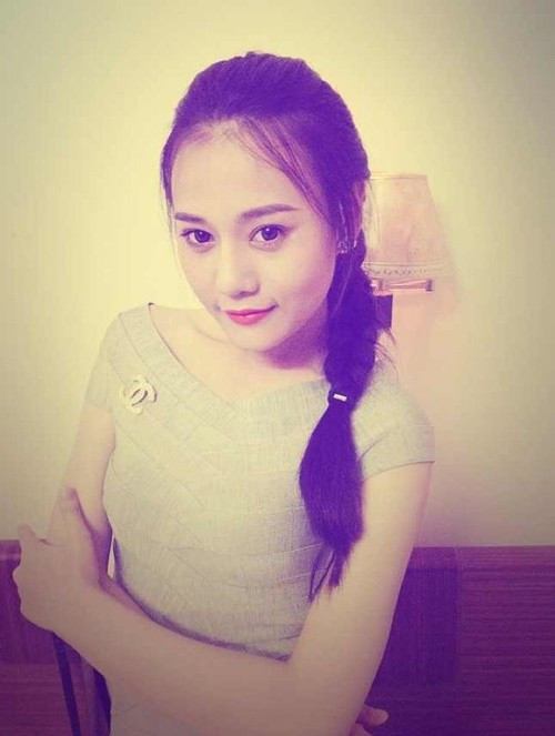 Phương Oanh sinh năm 1989, xuất thân là người mẫu, ca sĩ. Ảnh: FB Phương Oanh.