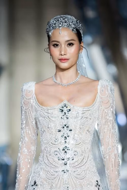 Hương Ly xuất thân là người mẫu. Cô đoạt giải quán quân Vietnam's Next Top Model 2015. Ảnh: Instagram Hương Ly.