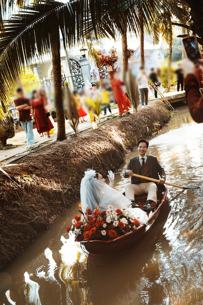 Theo Người Lao Động, Đoàn Minh Tài - Sunny Đan Ngọc tổ chức đám cưới theo phong cách miền Tây tại nhà vườn ở Vĩnh Long (Bến Tre cũ) sau hôn lễ tại TP HCM. Ảnh: FB Đoàn Minh Tài.