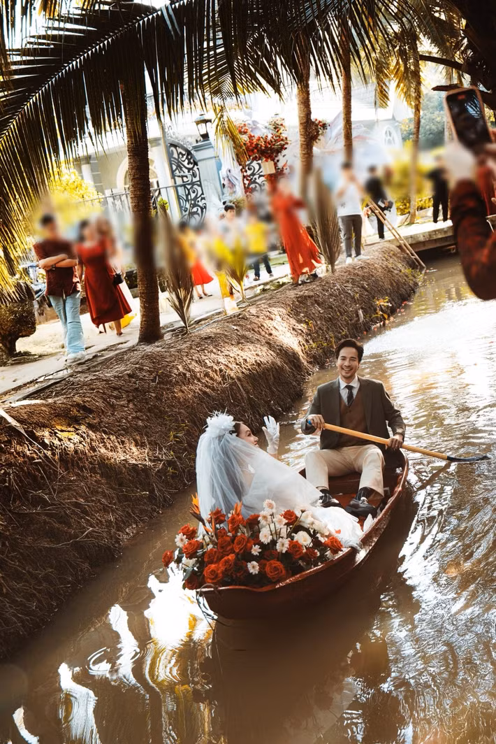 Theo Người Lao Động, Đoàn Minh Tài - Sunny Đan Ngọc tổ chức đám cưới theo phong cách miền Tây tại nhà vườn ở Vĩnh Long (Bến Tre cũ) sau hôn lễ tại TP HCM. Ảnh: FB Đoàn Minh Tài.