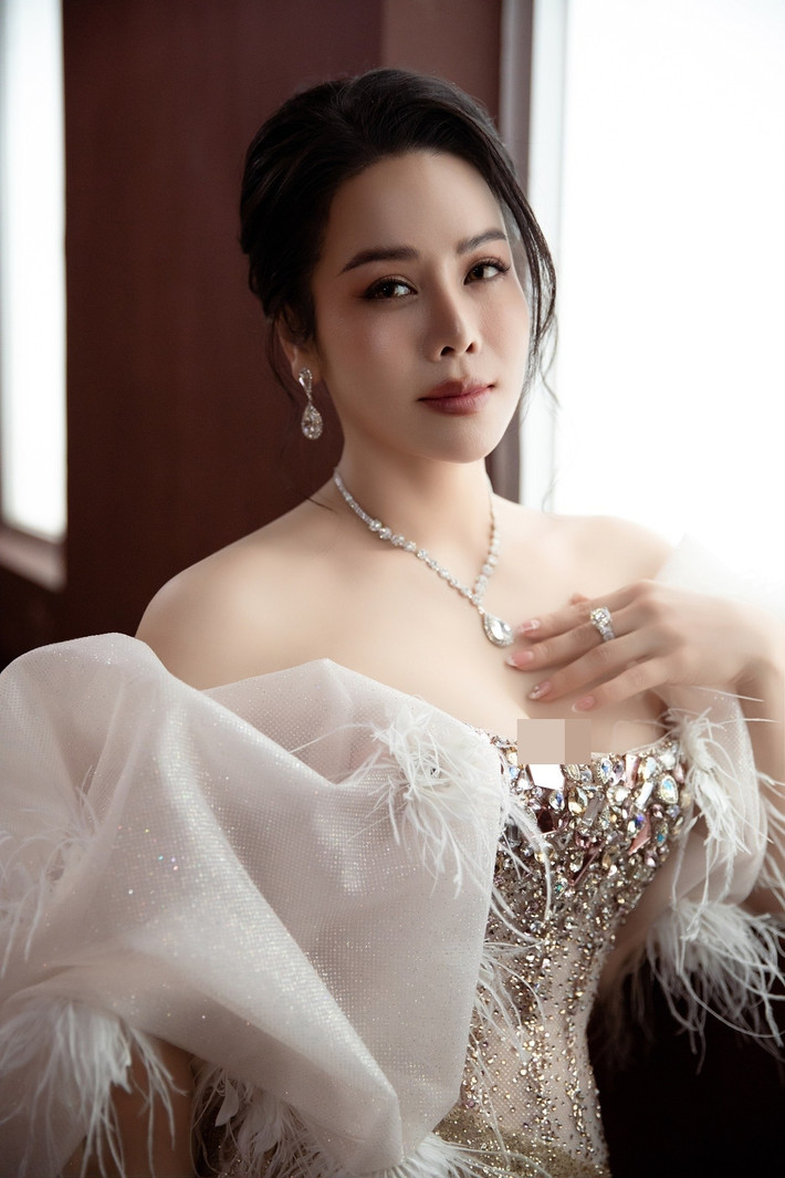 Sau sinh nở, nữ diễn viên phim Tiếng sét trong mưa chăm chỉ tập luyện, ăn uống khoa học. Nhờ vậy, cô giảm được hơn 20kg.