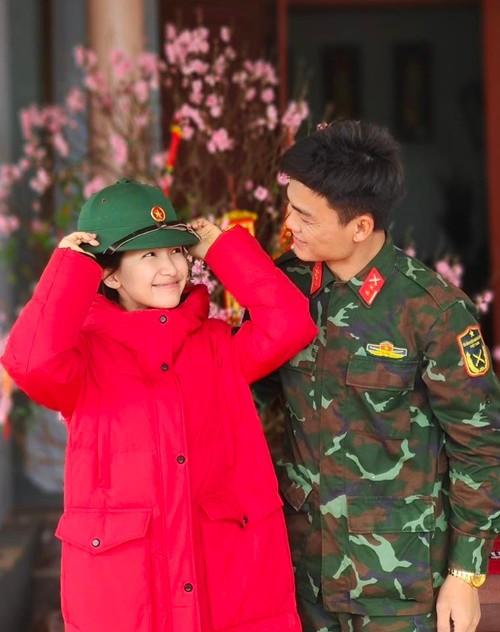 Hòa Minzy và Văn Cương dành cho nhau nhiều lời ngọt ngào. Phía nữ ca sĩ gửi lời xin lỗi bạn trai vì đã khiến anh phải chờ đợi trong thời gian dài. Ảnh: FB Hòa Minzy.