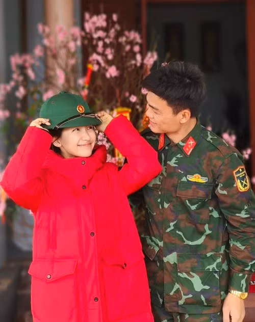 Hòa Minzy và Văn Cương dành cho nhau nhiều lời ngọt ngào. Phía nữ ca sĩ gửi lời xin lỗi bạn trai vì đã khiến anh phải chờ đợi trong thời gian dài. Ảnh: FB Hòa Minzy.