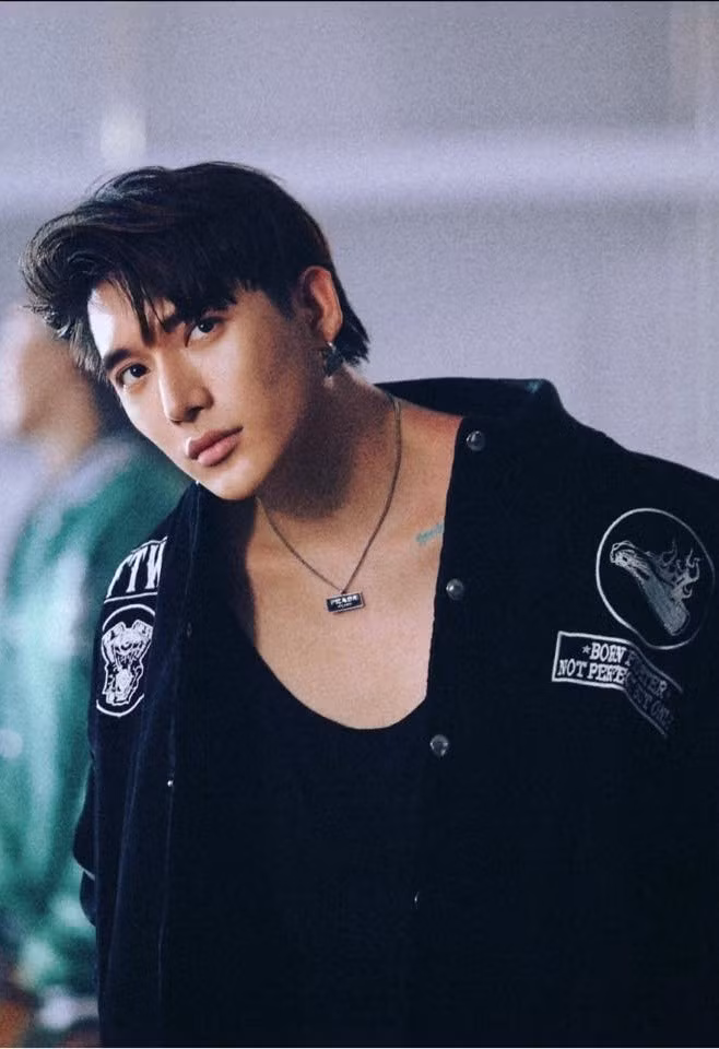 Nam nhạc sĩ tiết lộ bản thân bắt đầu sáng tác từ sớm, một phần cũng vì hoàn cảnh khó khăn. Năm 2012, anh viết ca khúc đầu tay với mục đích phục vụ chính mình vì là ca sĩ nghèo, không có tiền mua nhạc của người khác.