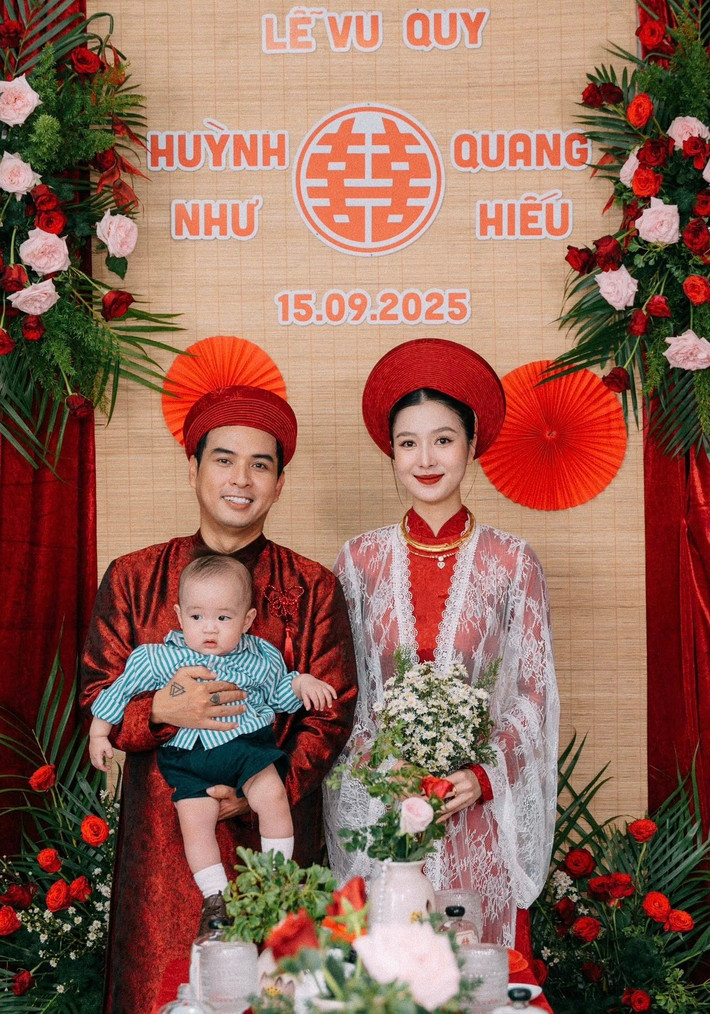 Con trai của Hồ Quang Hiếu và Tuệ Như đáng yêu trong lễ vu quy.