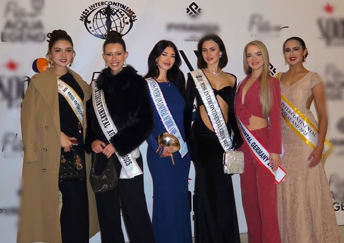 Trong khi Thu Ngân chọn phong cách kín đáo, nhiều thí sinh Miss Intercontinental khoe vẻ gợi cảm. Ảnh: Instagram Eva Aloisia van Bellen.