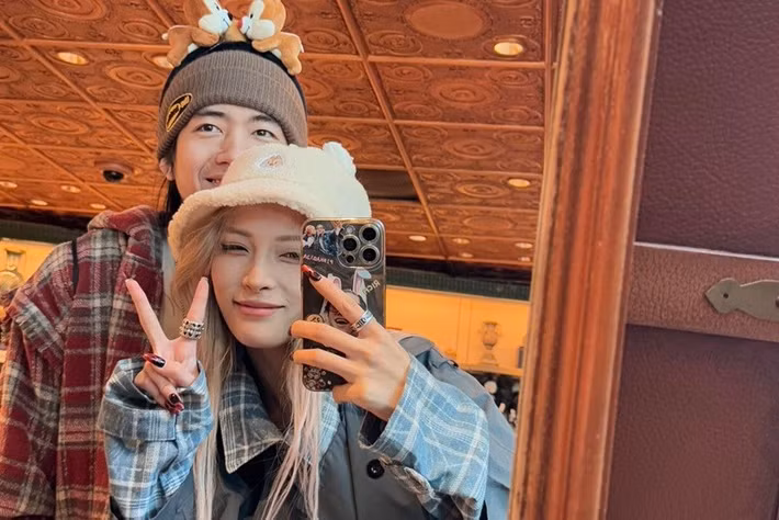 Kể từ khi yêu Quang Đăng, Yee Pink sang Việt Nam sinh sống. Thi thoảng, hot girl người Trung Quốc được bạn trai tháp tùng khi về quê nhà. Ảnh: FB Quang Đăng.