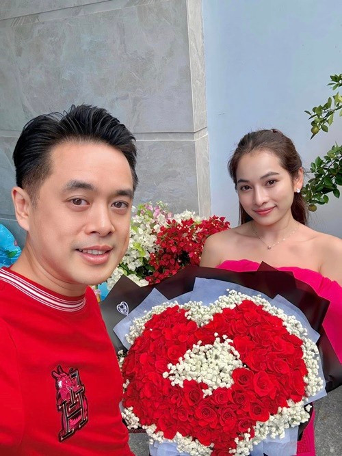 Ngọc Duyên cho rằng chồng khá hoàn hảo, không có tật xấu. Cặp đôi chưa bao giờ cãi nhau, hợp tính đến mức chỉ cần nhìn cũng sẽ hiểu đối phương sắp làm chuyện gì. Ảnh: FB Lưu Ngọc Duyên.