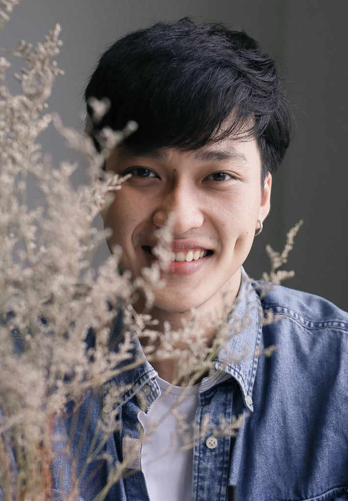 Lâm Thanh Nhã từng bán vé số, vác rơm thuê để phụ giúp gia đình từ khi còn nhỏ. Ảnh: FB Lâm Thanh Nhã.