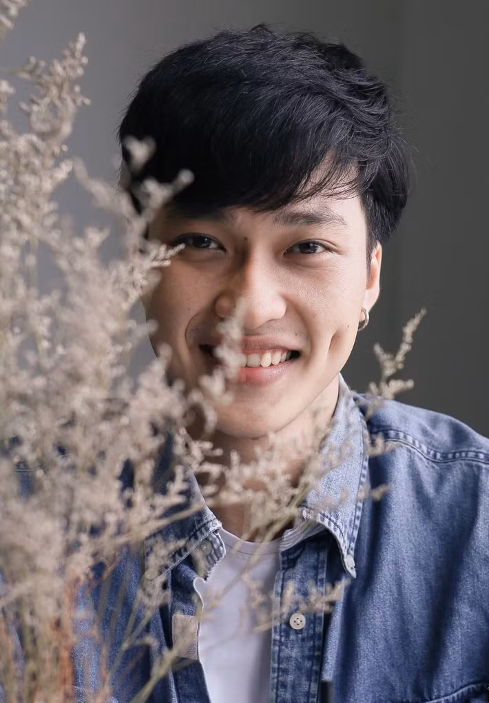 Lâm Thanh Nhã từng bán vé số, vác rơm thuê để phụ giúp gia đình từ khi còn nhỏ. Ảnh: FB Lâm Thanh Nhã.