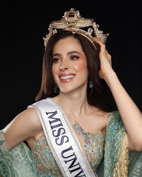 Khi Fatima đăng quang Miss Universe Mexico 2025, chỉ có 4 trong số 31 thí sinh ôm tân hoa hậu, trong khi hầu hết các thí sinh ủng hộ á hậu 1. Ảnh: Instagram Fatima Bosch.