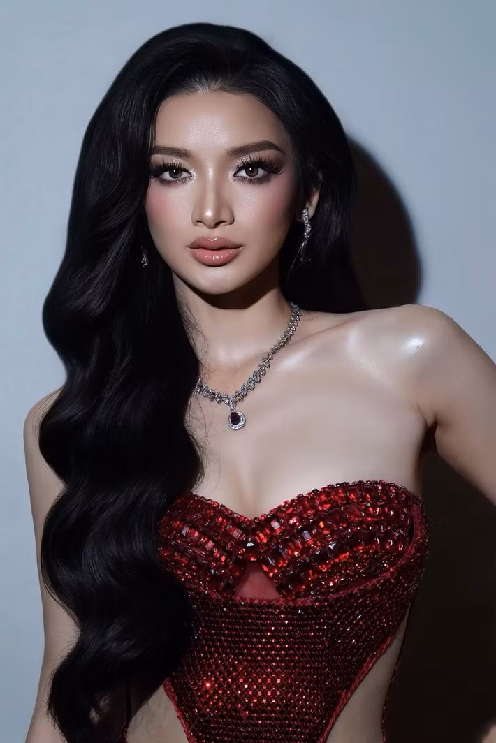 Người đẹp tốt nghiệp ngành Y đa khoa tại trường Đại học Y Tây Nguyên, đang là bác sĩ da liễu. Ảnh: FB Y Quyên.