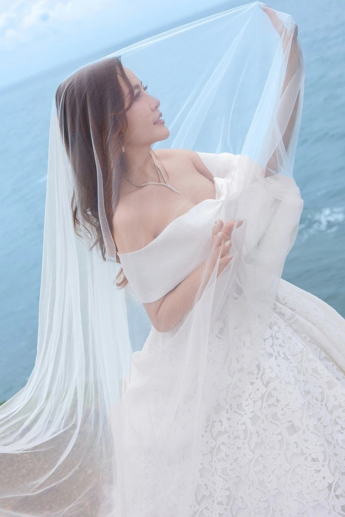 Theo Vietnamnet, năm nay, Tuệ Tâm 38 tuổi, hiện tại phụ giúp Hùng Thuận trong công việc kinh doanh. Ảnh: Znews.