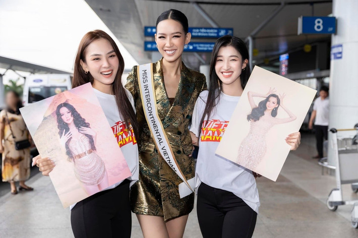 Bảo Ngọc, Phương Nhi và Mai Phương là top 3 Miss World Vietnam 2022. Sau cuộc thi, bộ ba cùng tham gia nhiều hoạt động, luôn ủng hộ nhau. Trong ảnh, Phương Nhi và Mai Phương đến tiễn Bảo Ngọc thi Hoa hậu Liên lục địa 2022. Ảnh: Tiền Phong.