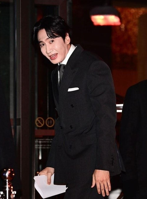 Lee Kwang Soo là bạn thân của chú rể nhiều năm qua. Ảnh: Tiền Phong.