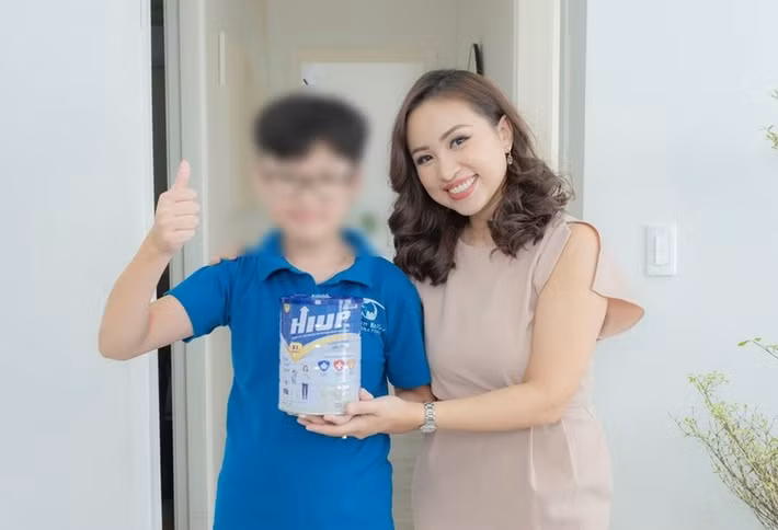 Với hành vi vi phạm ở mức độ nặng hơn: Quảng cáo sản phẩm dinh dưỡng Hiup 27 gây nhầm lẫn về công dụng của sản phẩm đã công bố, MC Vân Hugo bị phạt 70 triệu đồng. Ảnh: Tiền Phong.