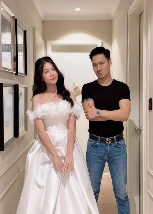 Tuổi 16, Phương Linh có chiều cao ấn tượng, gương mặt khả ái. Ảnh: FB Mạnh Trường.