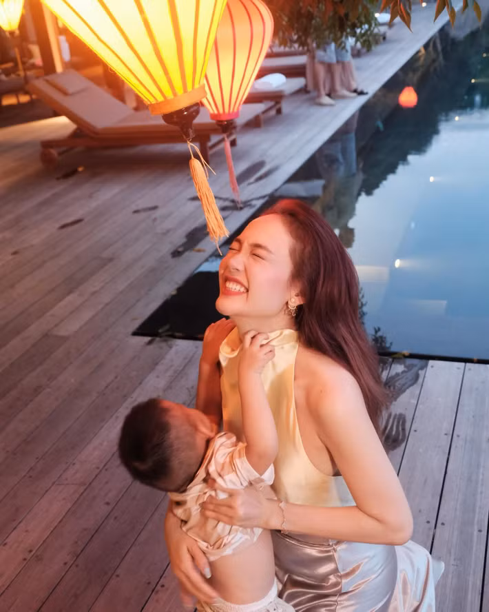 Khi rảnh rỗi, Minh Hằng thường xuyên đưa quý tử đi nghỉ dưỡng sang chảnh. Ảnh: FB Minh Hằng.