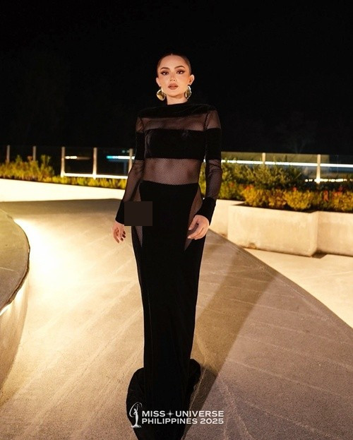 Mới đây, tham gia một hoạt động ở Miss Universe 2025, Maria Ahtisa Manalo mặc chiếc váy xuyên thấu táo bạo. Ảnh: Miss Universe Philippines.