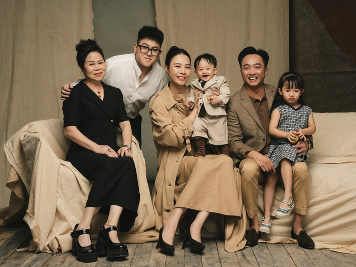 Cường Đô la cũng gửi lời chúc mừng sinh nhật đến mẹ ruột của Đàm Thu Trang: “Vợ chồng con và các cháu chúc mẹ sinh nhật thật vui ạ”. Ảnh: FB Đàm Thu Trang.