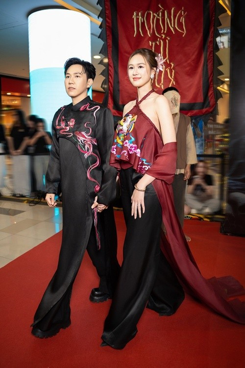 Sự đồng điệu trong phong cách của Anh Đức - Anh Phạm chủ yếu tập trung vào việc hòa hợp về màu sắc và style tổng thể. Ảnh: FB Anh Phạm.