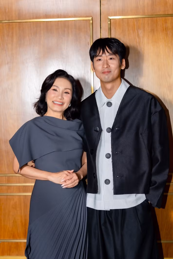 Nam diễn viên gửi lời cảm ơn đến ê-kíp phim. "Đặc biệt xin biết ơn khán giả yêu thương bộ phim và nhân vật Hoan, giúp mình có thêm sức mạnh tinh thần để tiếp tục nỗ lực nhiều hơn nữa", Tuấn Trần viết. Ảnh: FB Hồng Đào.