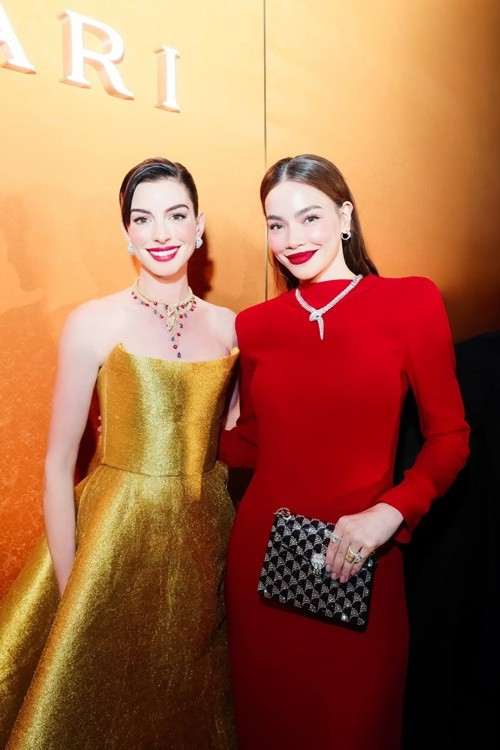 Sở hữu nhan sắc mặn mà, thần thái sang chảnh cùng gu thời trang tinh tế, Hồ Ngọc Hà không bị lép vế khi đọ sắc với sao quốc tế. Ảnh: FB Hồ Ngọc Hà.