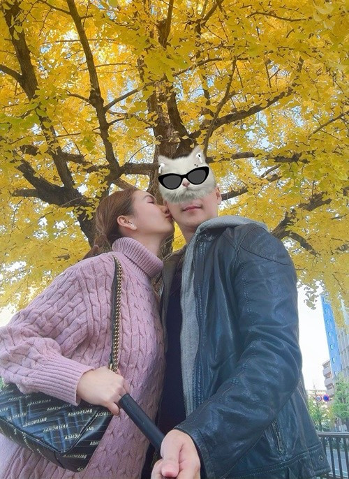 Theo người đẹp, chuyện hạnh phúc bền lâu không nằm ở ánh nhìn của người ngoài mà ở cách hai người cư xử khi không ai đang nhìn.