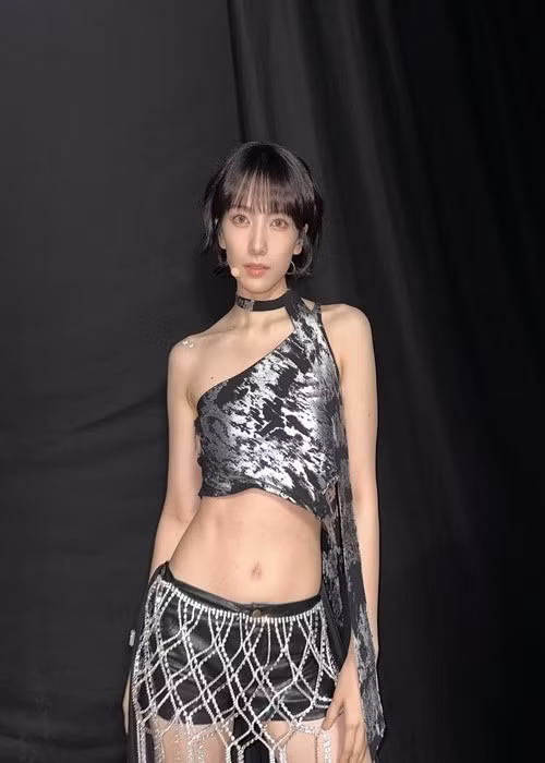 Kang Ji Young theo đuổi phong cách gợi cảm, cá tính khi làm ca sĩ. Ảnh: Instagram Kang Ji Young.