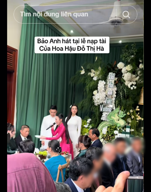 Nữ ca sĩ cho biết, cô nhận được sự quan tâm của nhiều khán giả sau khi xuất hiện trong lễ ăn hỏi của Hoa hậu Việt Nam 2020. Bảo Anh chia sẻ: "Có lẽ đây là show diễn đặc biệt nhất trong quá trình làm nghề của tôi từ trước đến nay”. Ảnh: TikTok Bảo Anh.