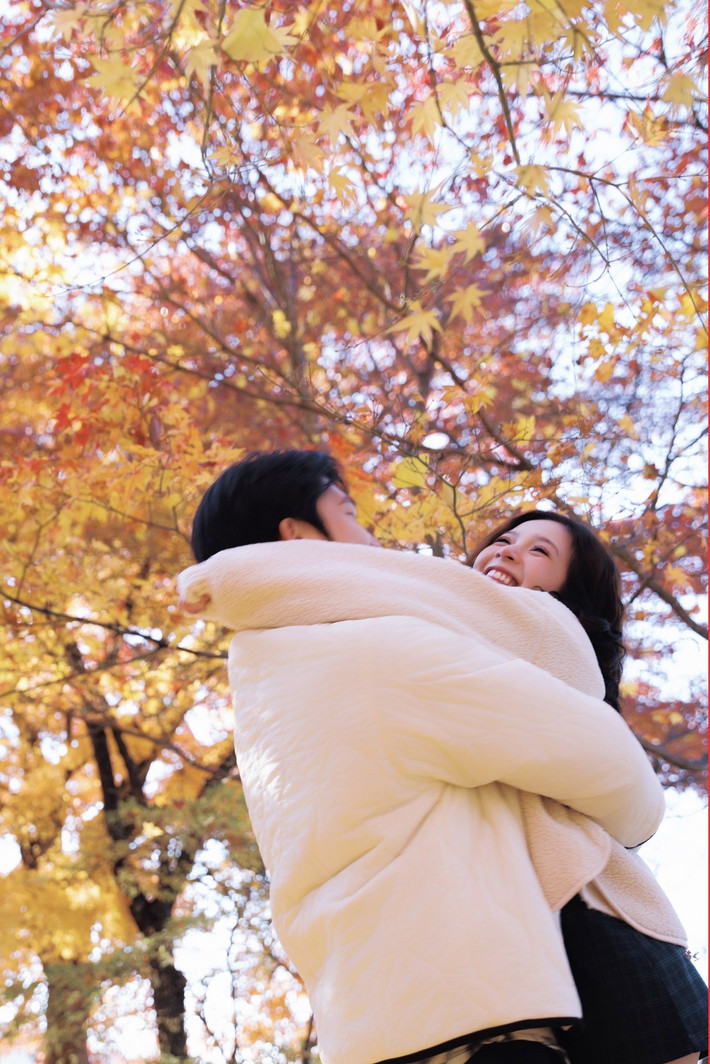 "Chúng mình đặt tên cho căn nhà xinh xắn là "Always home - Luôn là nhà " giống như một lời nhắc nhở rằng dù đi đâu, làm gì thì chúng mình vẫn sẽ luôn có một chốn bình yên, một mái ấm để trở về", Đình Tú viết trên trang cá nhân. Ảnh: FB Ngọc Huyền.