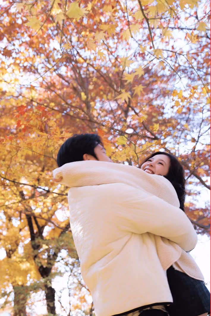 "Chúng mình đặt tên cho căn nhà xinh xắn là "Always home - Luôn là nhà " giống như một lời nhắc nhở rằng dù đi đâu, làm gì thì chúng mình vẫn sẽ luôn có một chốn bình yên, một mái ấm để trở về", Đình Tú viết trên trang cá nhân. Ảnh: FB Ngọc Huyền.