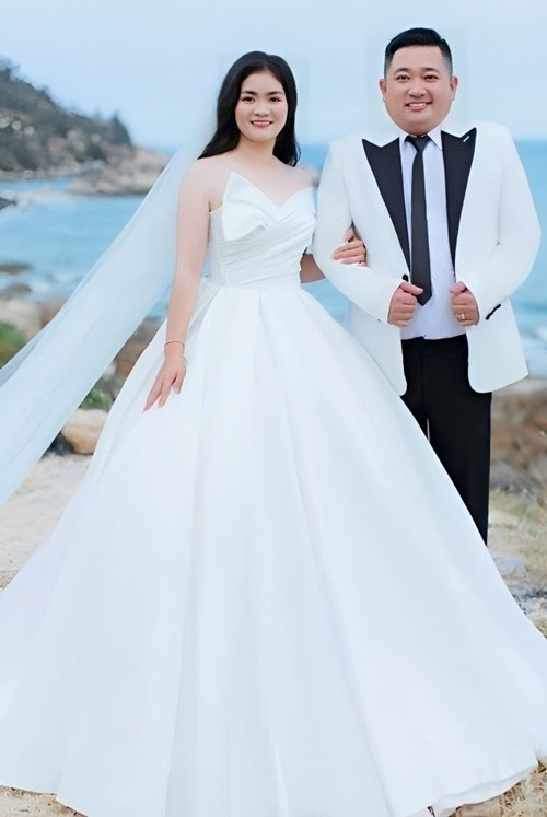 Ở cuộc hôn nhân đầu tiên, Phùng Ngọc và vợ cũ ly hôn sau 10 năm gắn bó. Tháng 5/2024, nam diễn viên tổ chức đám cưới lần 2. Ảnh: Znews.