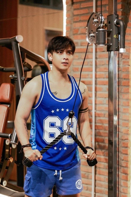 Mới đây, bị đồn bị bắt trong "bữa tiệc ma túy", ca sĩ Hồ Quang Hiếu phủ nhận. Nam ca sĩ cho biết, tin đồn không đúng sự thật, ảnh hưởng đến cuộc sống, công việc của anh. Ảnh: FB Hồ Quang Hiếu.