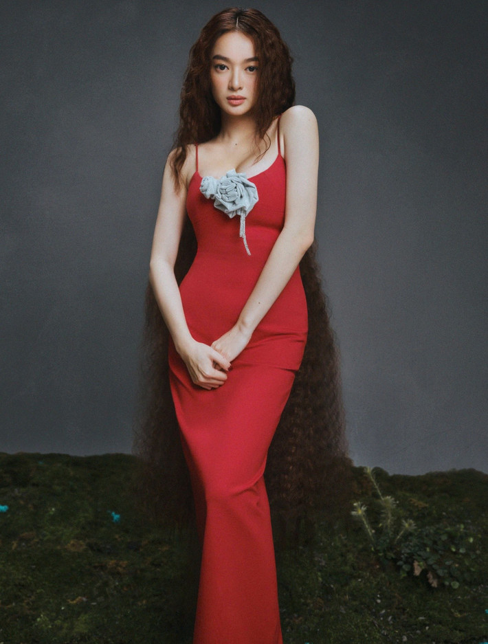 Cô sở hữu vòng một căng đầy tự nhiên. Theo Người Lao Động, năm 2022, Kaity Nguyễn quyết định thu nhỏ vòng một bằng cách hút mỡ. Ảnh: FB Kaity Nguyễn.