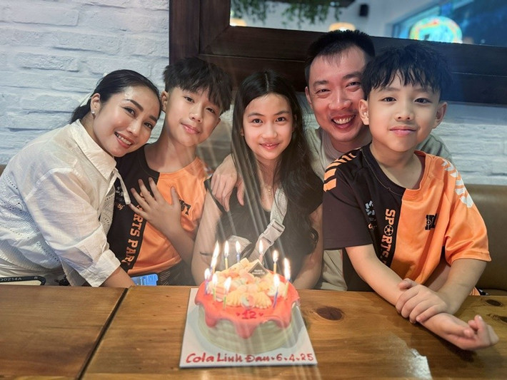 Ốc Thanh Vân được chồng hết mực cưng chiều từ việc tặng đồ hiệu đến chăm sóc các con khi nữ MC quay phim. Ảnh: FB Ốc Thanh Vân.