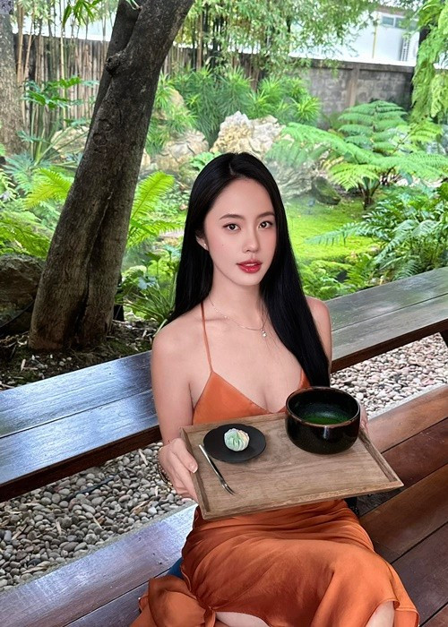 Rima Thanh Vy theo đuổi phong cách nữ tính, gợi cảm ở đời thường. Ảnh: FB Rima Thanh Vy.