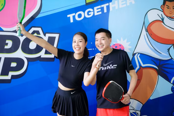 Tăng Khánh Chi thường xuyên đồng hành bên Quang Minh trong các hoạt động thể thao.