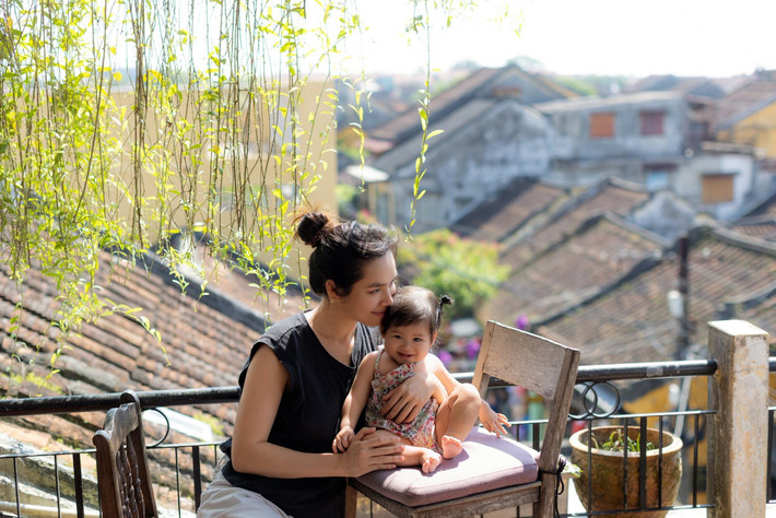 Con gái Hoàng My càng lớn càng xinh xắn, đáng yêu.